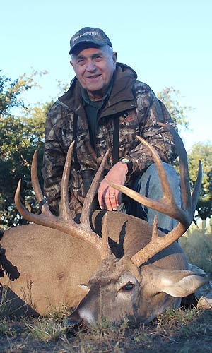 Texas Deer Hunts with Cross Outfitters