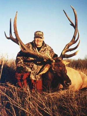 Hunt massive Elk, Whitetail Deer and Bison with McKen Hunting in SK CA